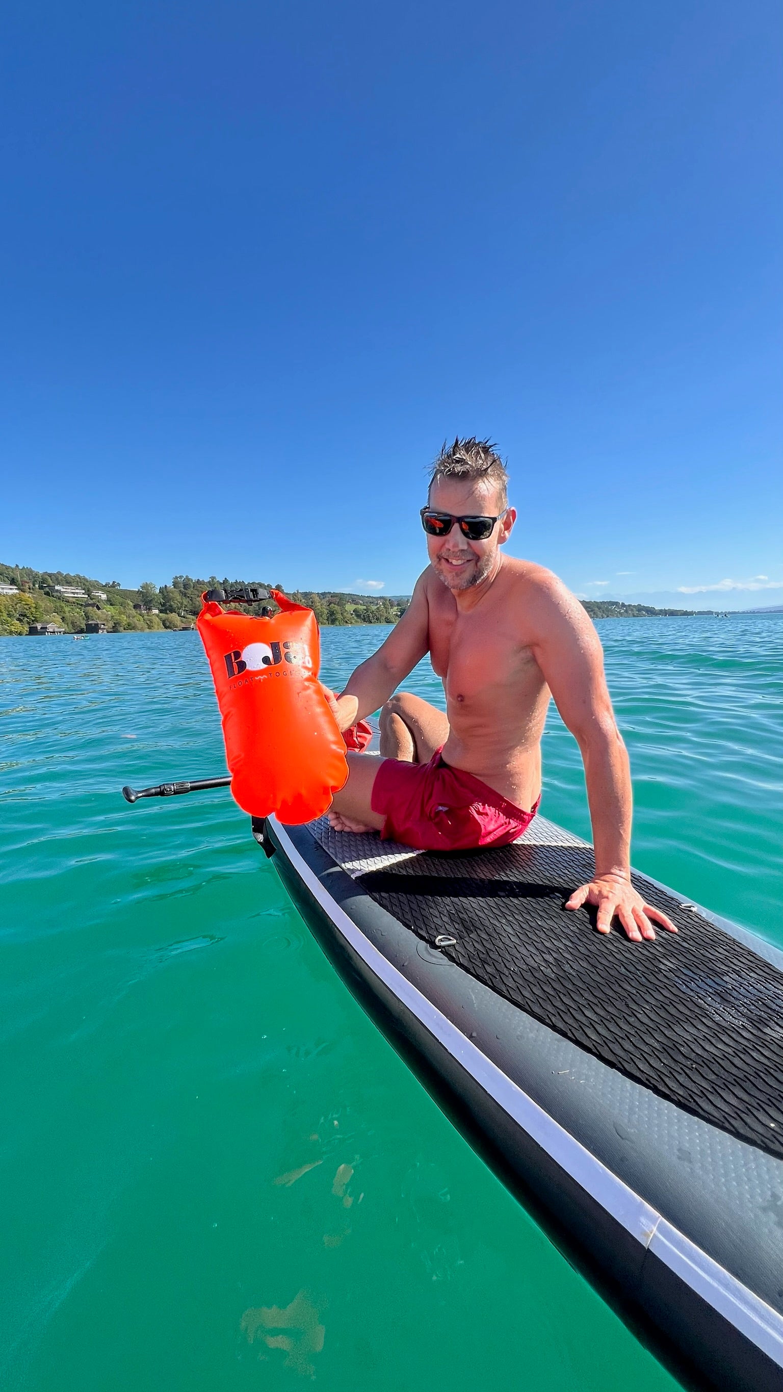 Boje10 Schwimmboje Basic auf dem Wasser